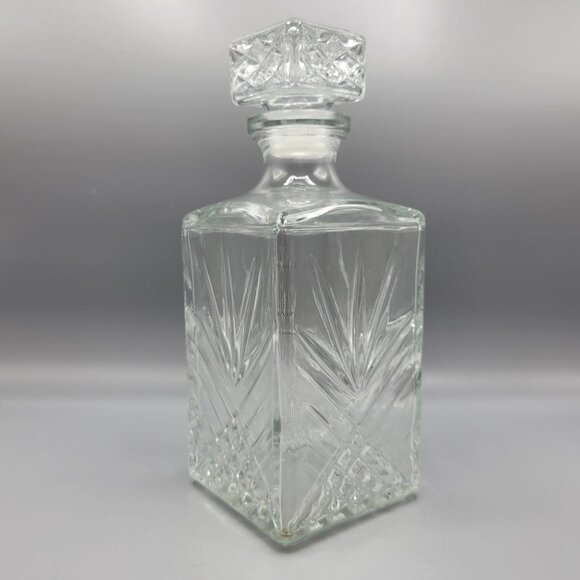 Vintage Clear Glass Whiskey Decanter With Diamond Cut Stopper Lid - Picture 3 of 12